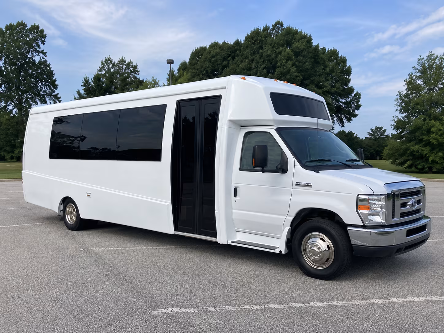 cambridge 18 passenger party bus