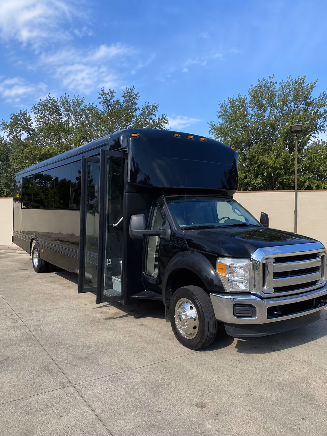 cambridge 20 passenger party bus