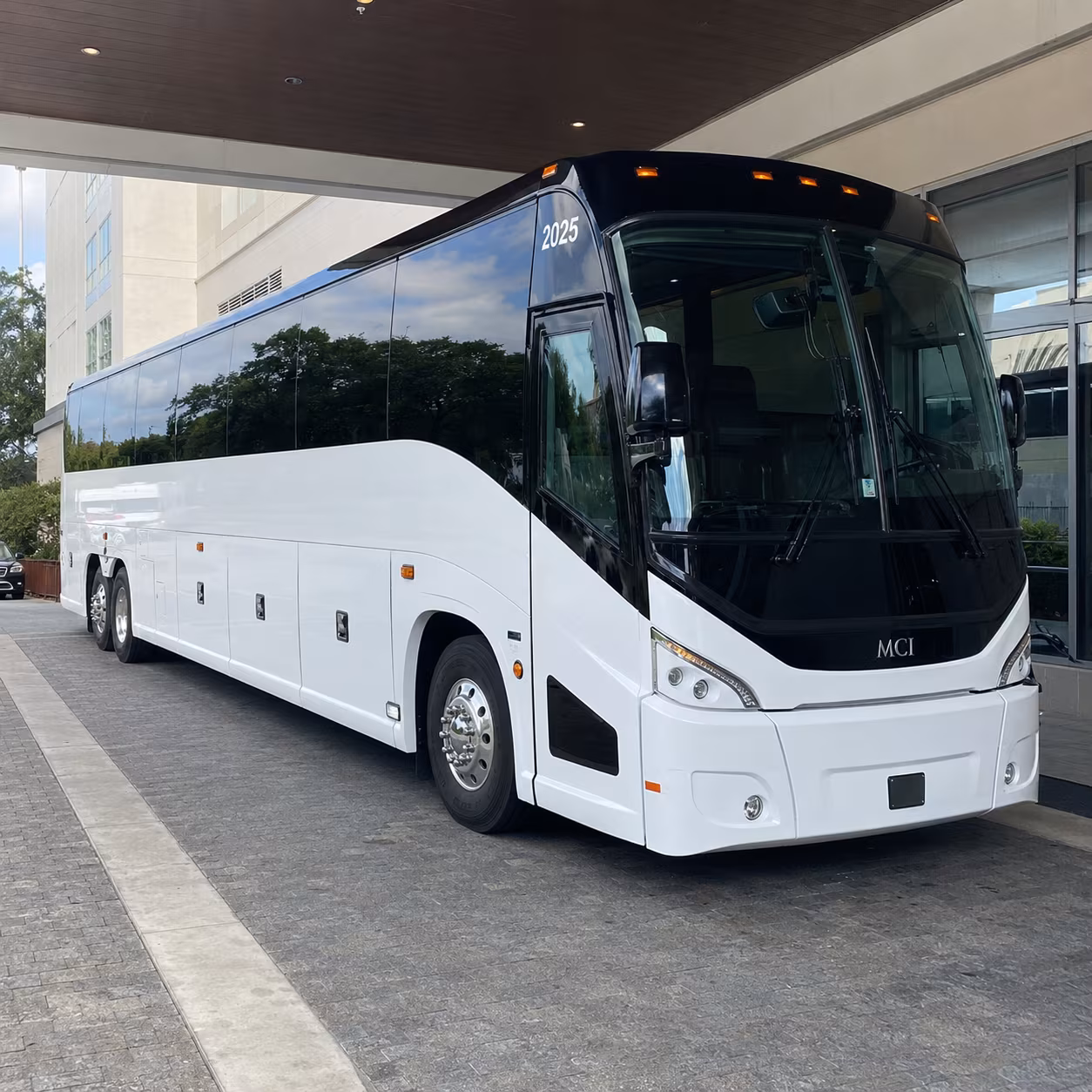 cambridge 54 passenger charter bus